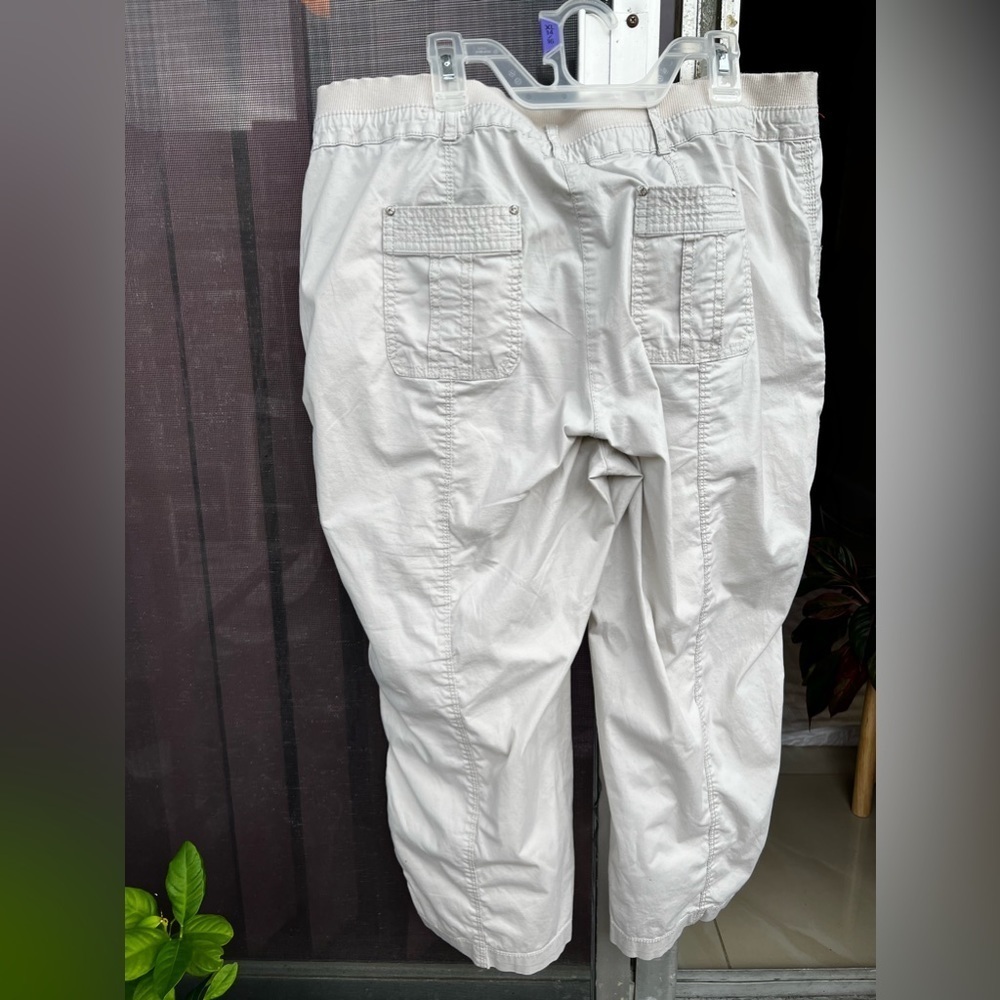 JM Collection Women's Pants Size 12 White Cotton Spandex Cropped. Capri - Picture 2 of 14